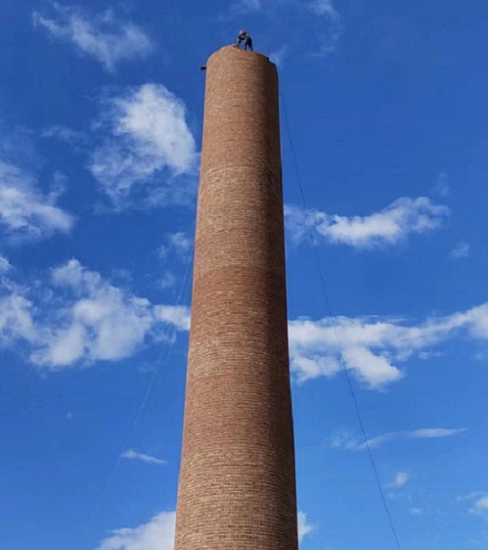 貴陽煙囪拆除公司拆除專業(yè)  技術(shù)豐富