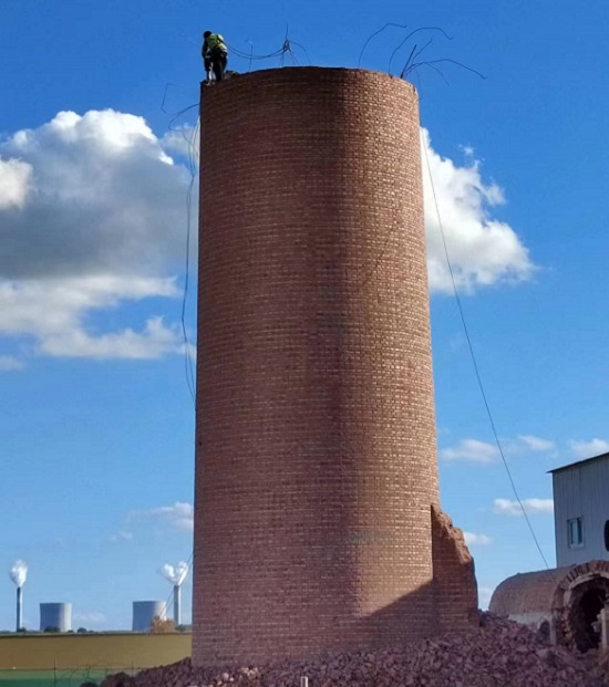 長沙拆除煙囪公司拆除煙筒與環(huán)境保護并重