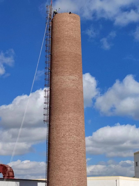 黃石煙囪拆除公司：專業(yè)拆除，讓安全與環(huán)保共存