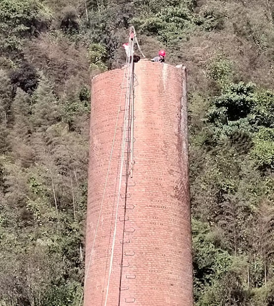 鄭州拆除煙囪公司：安全高效解決問題的行業(yè)佼佼者